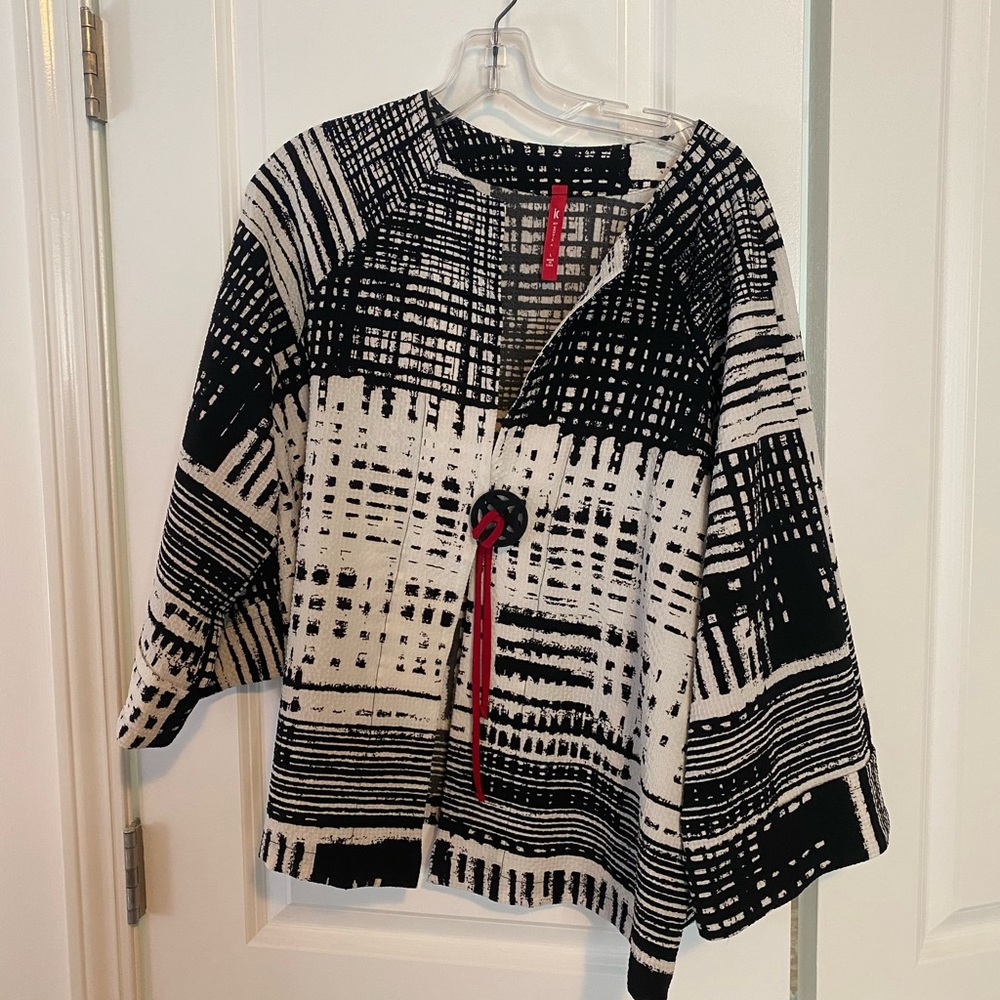 IC Collection black and white jacket size large